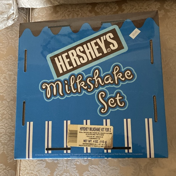 NEW collectible Hersey’s Chocolate milkshake gift set - Picture 4 of 4